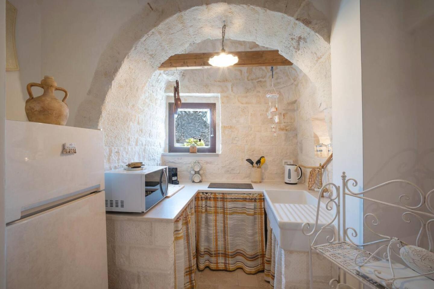 Valle D'Itria Trulli E Alcova Mikael Cisternino Exteriör bild